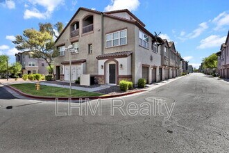 2210 E Huntington Dr in Phoenix, AZ - Foto de edificio - Building Photo