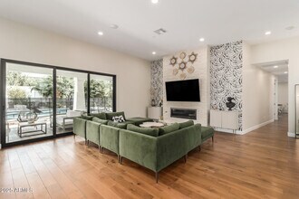 4601 N Royal View Dr in Phoenix, AZ - Building Photo - Building Photo