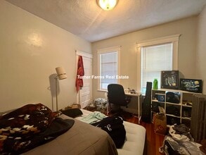 30 Adams St, Unit 2 in Medford, MA - Foto de edificio - Building Photo