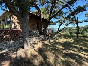 1759 Glenn Dr in Canyon Lake, TX - Foto de edificio - Building Photo
