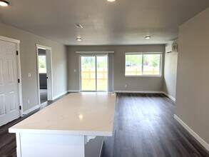 4937 Sleater Kinney Rd NE in Olympia, WA - Building Photo - Building Photo