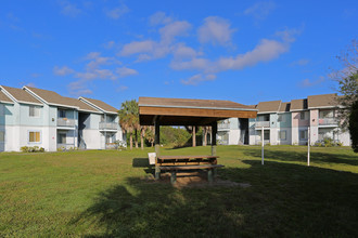 Silver Oaks in Fort Pierce, FL - Building Photo - Building Photo