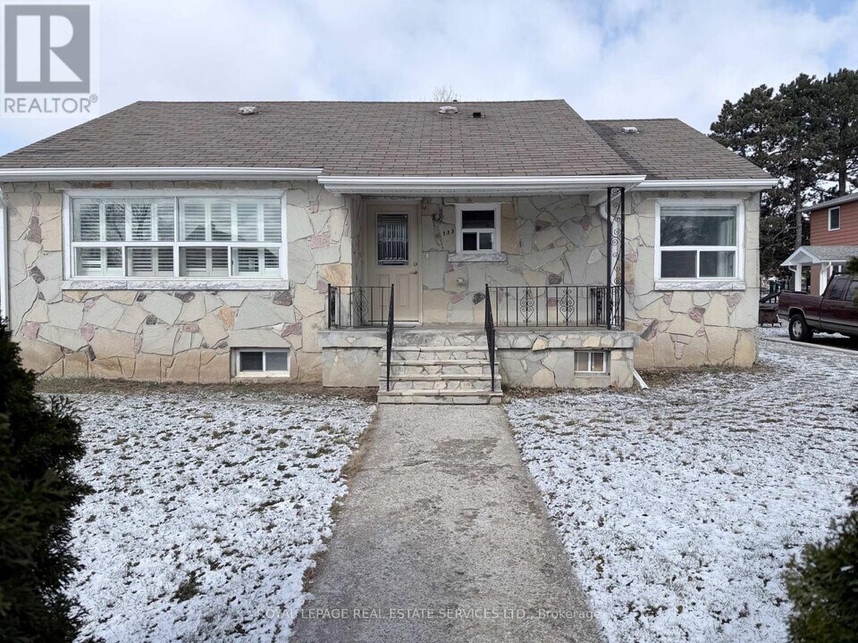 133 Hawthorne Rd in Oakville, ON - Building Photo