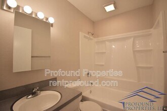 706 NE 99th Ave in Portland, OR - Building Photo - Building Photo