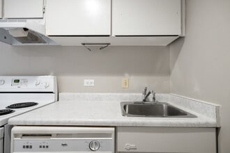 330 on 25th in Calgary, AB - Building Photo - Building Photo