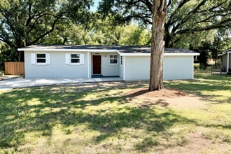 2235 Looking Glass Ln in Jacksonville, FL - Building Photo - Building Photo