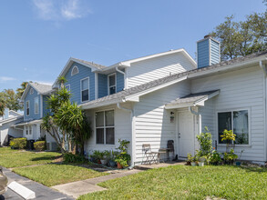 Deerfield Lakes Condominiums in Jacksonville, FL - Building Photo - Building Photo