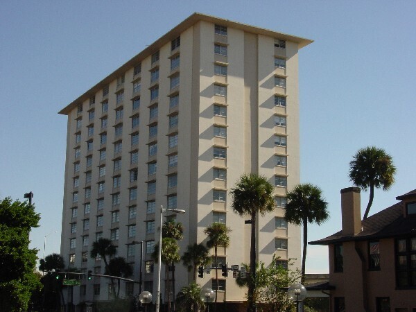 Magnolia Towers in Orlando, FL - Building Photo