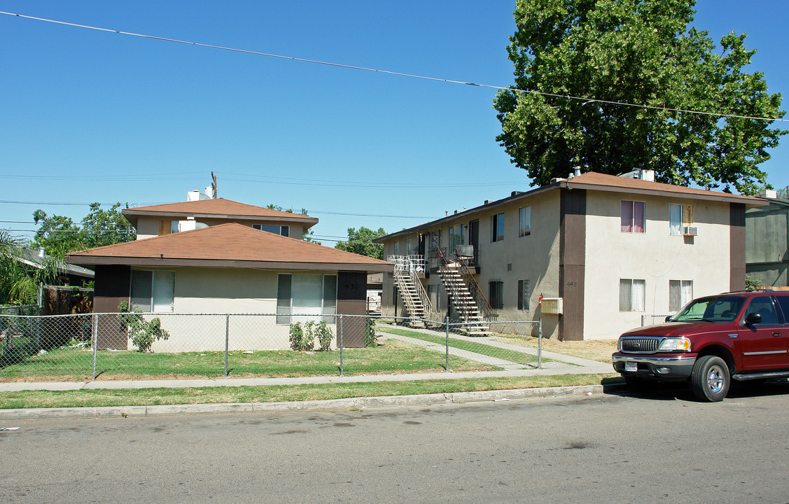 437-445 N Thesta St in Fresno, CA - Building Photo