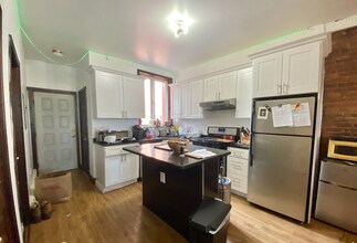 526 Harvard St, Unit 1 in Brookline, MA - Foto de edificio - Building Photo