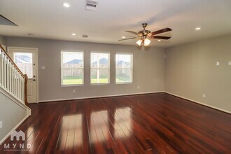 8110 Rosemary Drive in Baytown, TX - Foto de edificio - Building Photo