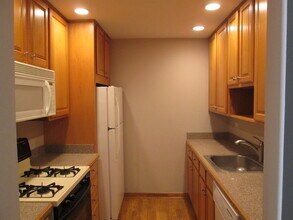 400 Thames Pkwy in Park Ridge, IL - Building Photo - Building Photo
