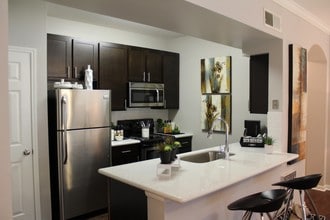 Estates at Fountain Lake in Stafford, TX - Foto de edificio - Building Photo