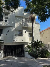 910 N Curson Ave, Unit 1 in West Hollywood, CA - Foto de edificio - Building Photo