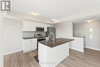 1201 Chapman Mills Dr in Ottawa, ON - Building Photo - Building Photo