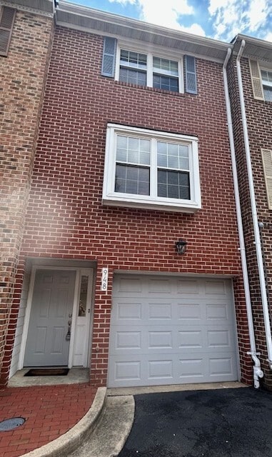 property at 948 S Rolfe St