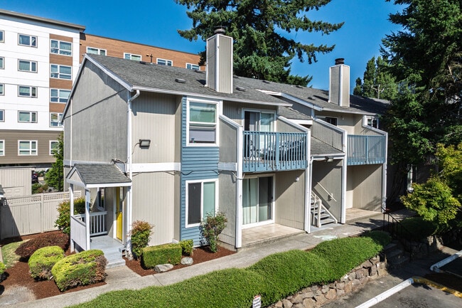 Seasons in Tukwila, WA - Foto de edificio - Building Photo
