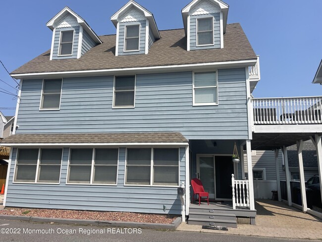 68 Pacific Way in Lavallette, NJ - Building Photo - Building Photo