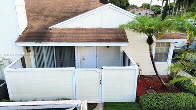 3324 NW 101st Ave in Sunrise, FL - Building Photo - Building Photo