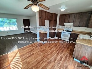 4240 Kingsbury Pl in Riverside, CA - Foto de edificio - Building Photo