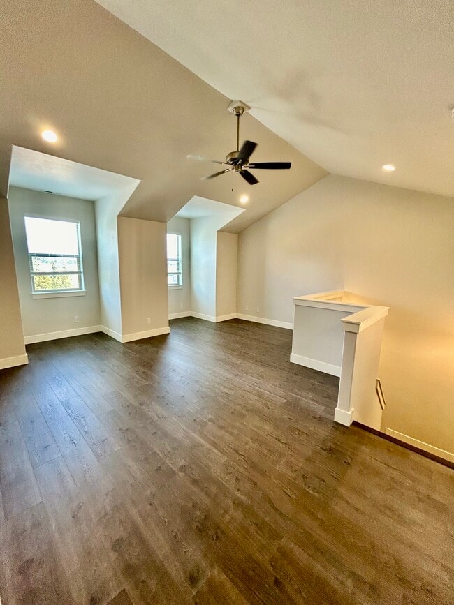 61507 White Tail St in Bend, OR - Foto de edificio - Building Photo