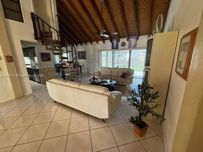 2560 Azalea Ave in Miramar, FL - Foto de edificio - Building Photo