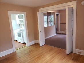 173 Pearl St, Unit Apartment 2 in Essex Junction, VT - Foto de edificio - Building Photo