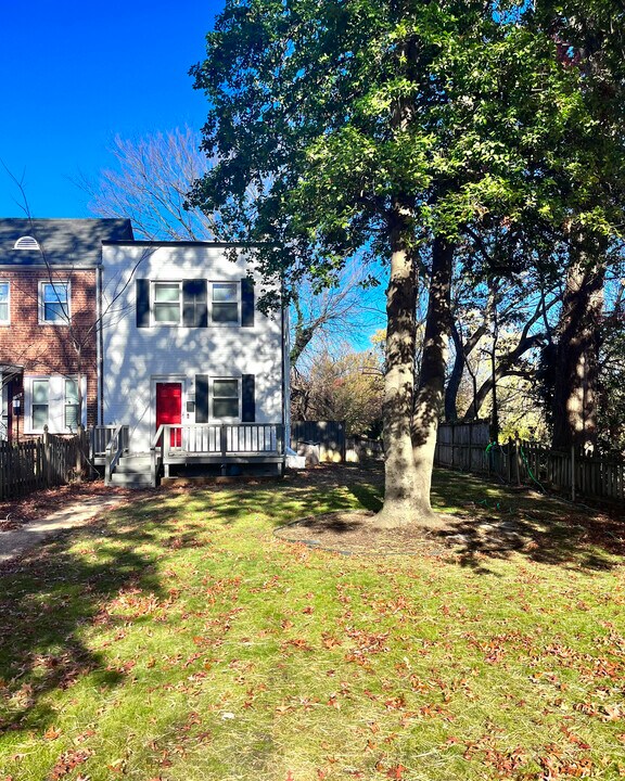 127 Dale St in Alexandria, VA - Foto de edificio