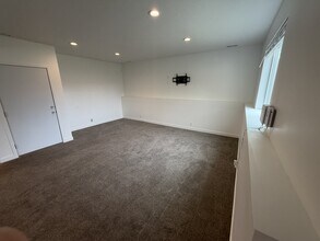 5729 S 2400 W, Unit 1 in Roy, UT - Building Photo - Building Photo