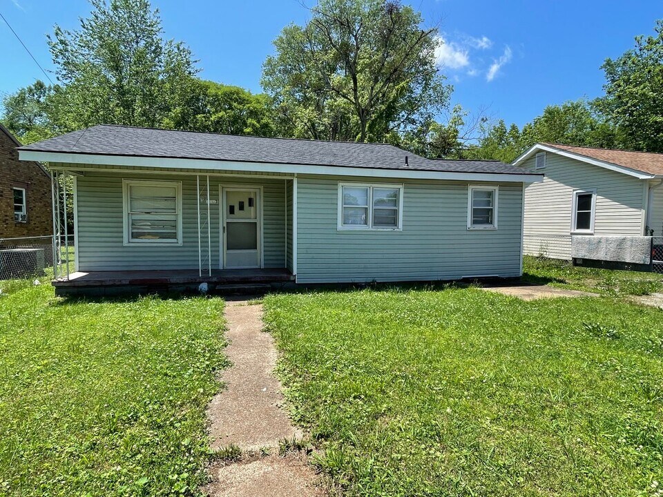 1003 Meadow Dr NW in Huntsville, AL - Building Photo