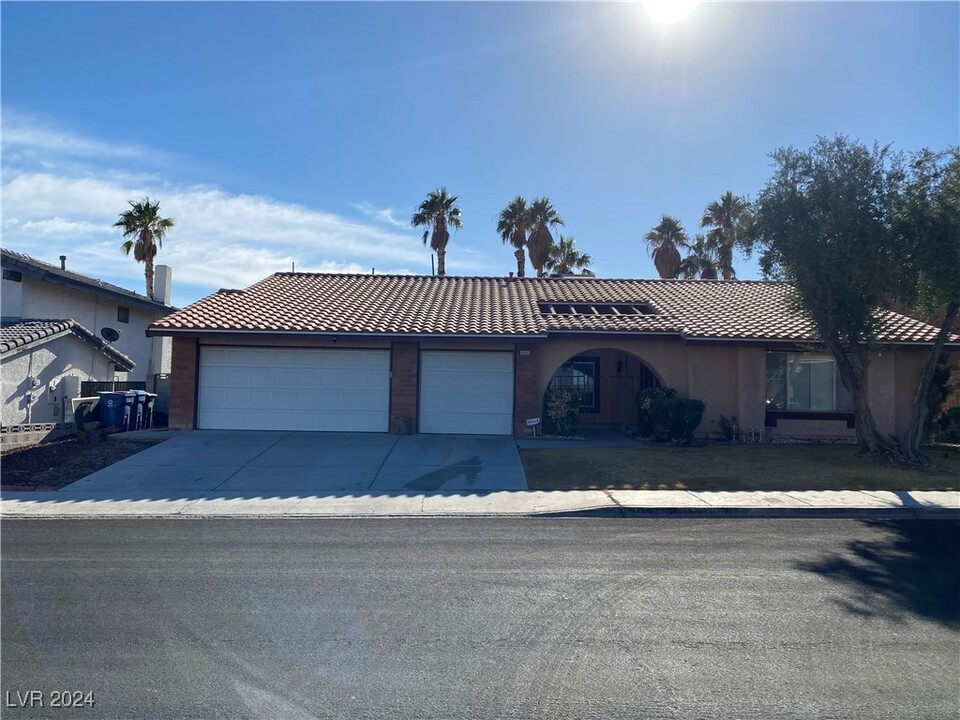 6337 O'Bannon Dr in Las Vegas, NV - Building Photo