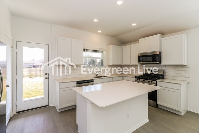 1621 Four Waters Lp in Andice, TX - Building Photo - Building Photo