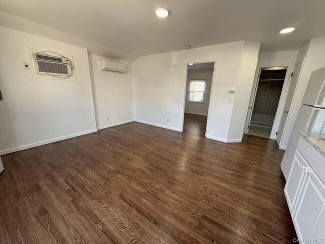 355 Bayville Ave in Bayville, NY - Building Photo - Building Photo