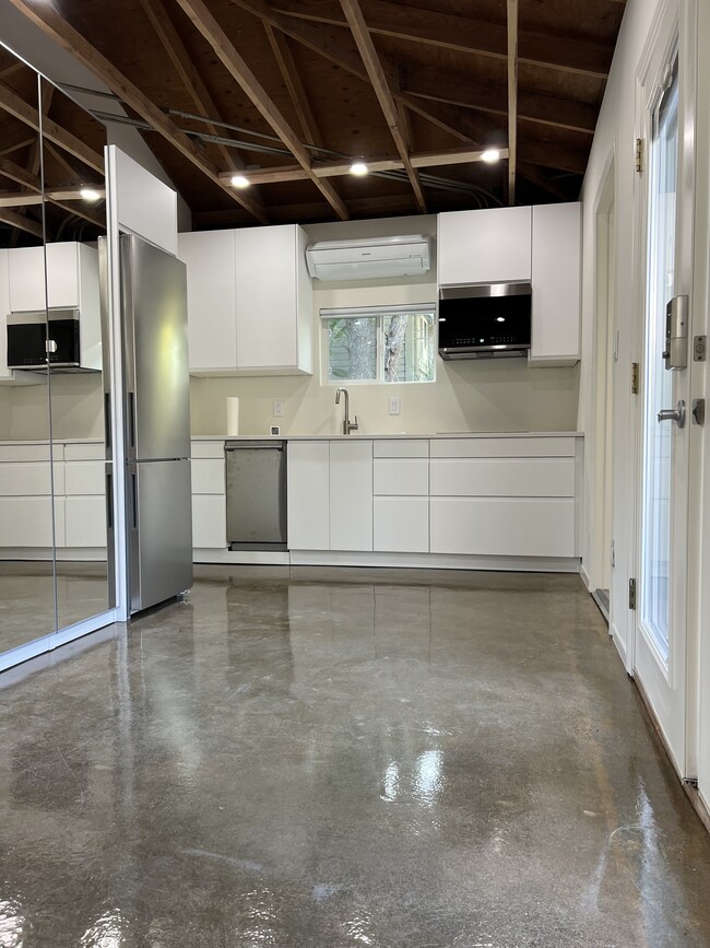 property at 5237 Stratford Rd