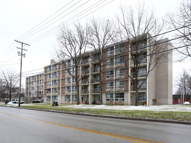 Bellaire Garden-A in Cleveland, OH - Building Photo - Building Photo