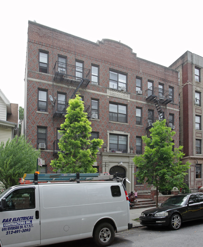 327 E 19th St in Brooklyn, NY - Foto de edificio - Building Photo