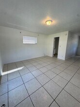 1767 NE 49th Ct in Pompano Beach, FL - Foto de edificio - Building Photo