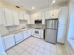7550 Meadow Lakes Dr-Unit -1 in Naples, FL - Building Photo - Building Photo