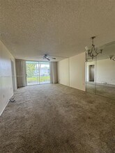 8450 Sunrise Lakes Blvd in Sunrise, FL - Building Photo - Building Photo