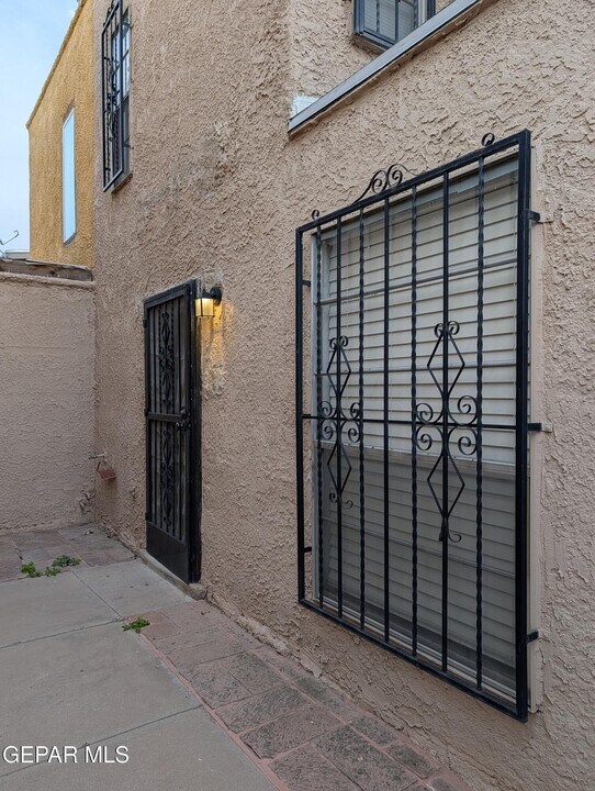 10628 Cuatro Vistas Dr in El Paso, TX - Building Photo