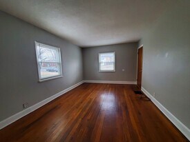 250 E Beechwood Ave, Unit 1 in Dayton, OH - Building Photo