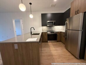 199 Gardner St in Boston, MA - Foto de edificio - Building Photo