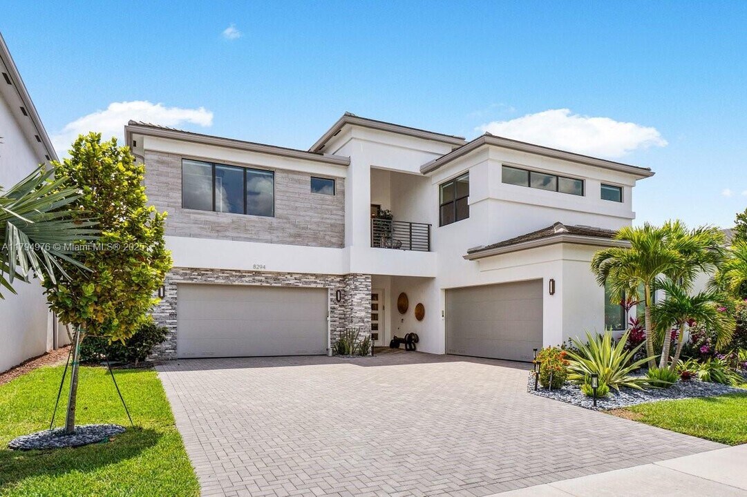 8294 Fishhawk Falls Ct in Boca Raton, FL - Building Photo