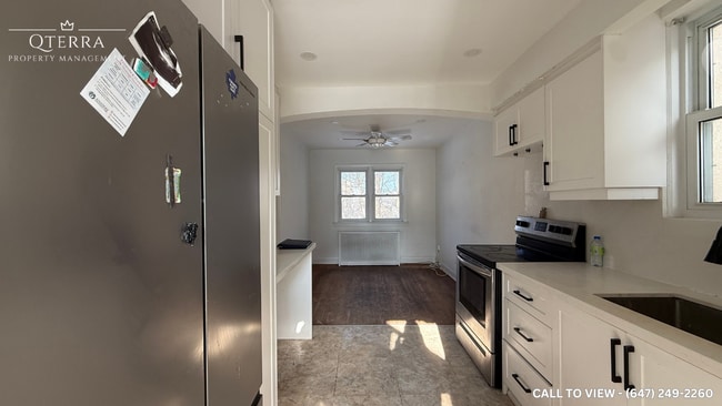 116 Parkview Hill Cres in Toronto, ON - Building Photo - Building Photo