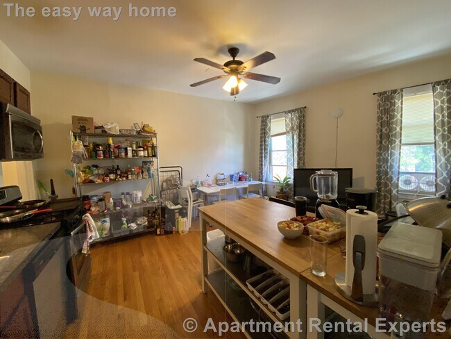 1210 Cambridge St, Unit #5 in Cambridge, MA - Foto de edificio - Building Photo