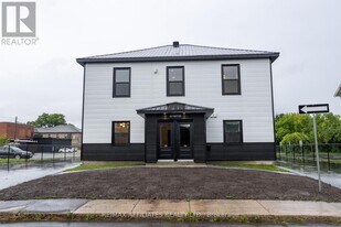 202 First St W in Cornwall, ON - Building Photo