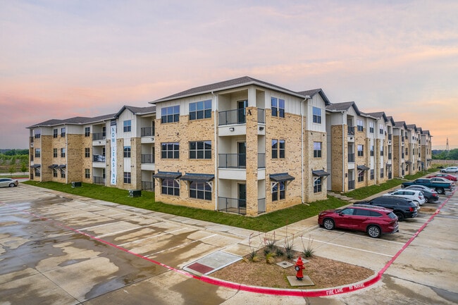 Legacy at Crowley in Crowley, TX - Foto de edificio - Building Photo