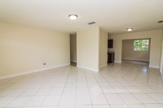 3361 NW 46th Ave in Fort Lauderdale, FL - Building Photo - Building Photo