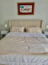 9481 Highland Oak Dr, Unit 413 in Tampa, FL - Foto de edificio - Building Photo