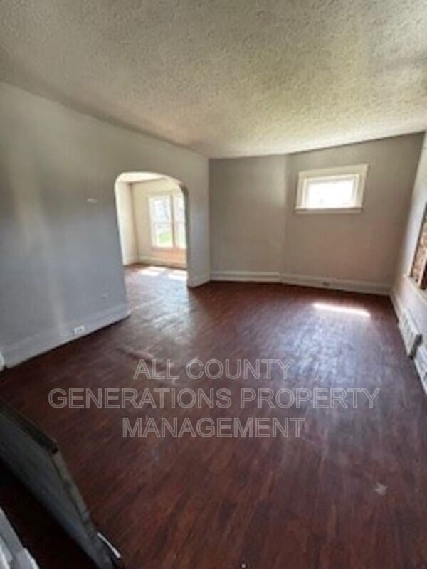 1011 E 140th St in Cleveland, OH - Foto de edificio - Building Photo